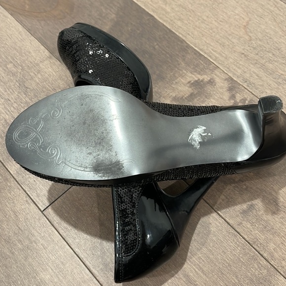 Tahari heels size 8 - Picture 14 of 14